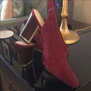 Gorgeous Brand New Suede Shoe size 10WW